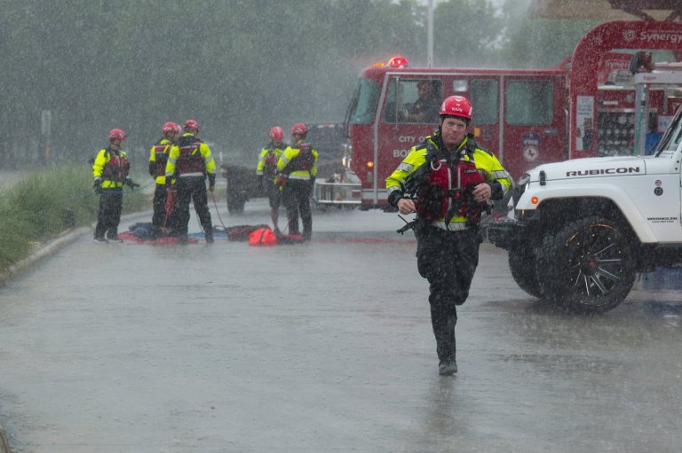 Texas flooding surges from huge rainstorms as rescuers pull people from rising waters | iNFOnews.ca