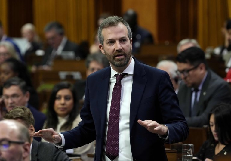 Procurement minister says loans to Canada Post aren't a 'long-term solution' | iNFOnews.ca