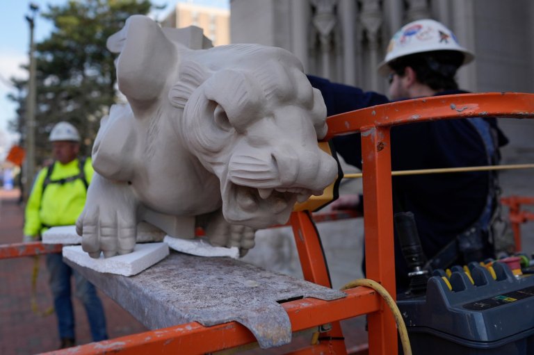 Final gargoyle returned to its perch atop rehabbed Kentucky cathedral modeled after Notre Dame | iNFOnews.ca