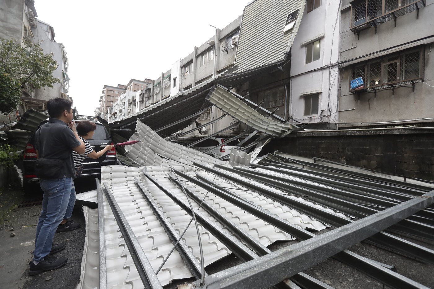 Tropical Storm Kong-rey threatens Shanghai and China's coast after hitting Taiwan as a typhoon | iNFOnews.ca Tropical Storm Kong-rey threatens Shanghai and China's coast after hitting Taiwan as a typhoon | iNFOnews.ca