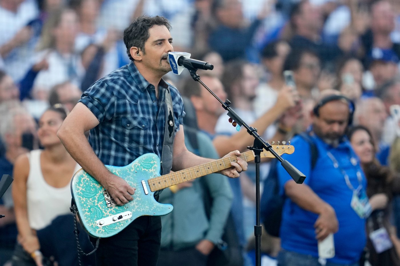 Brad Paisley says he's 'Mr. More Baseball' after performing at another World Series marathon game | iNFOnews.ca Brad Paisley says he's 'Mr. More Baseball' after performing at another World Series marathon game | iNFOnews.ca