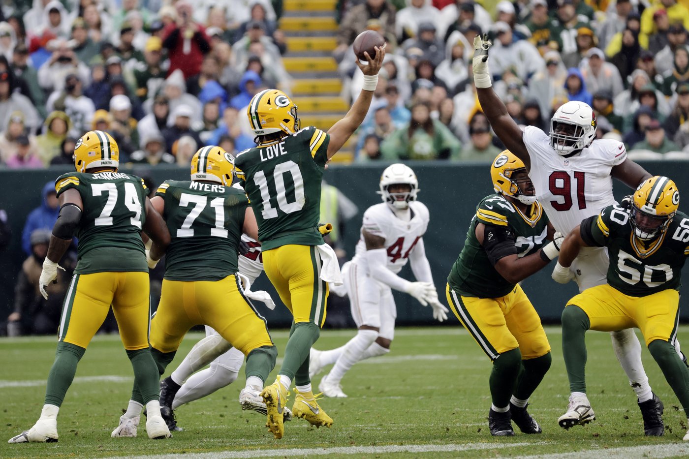 Doubs catches 2 TD passes in his return from a suspension to help Packers rout Cardinals 34-13 | iNFOnews.ca