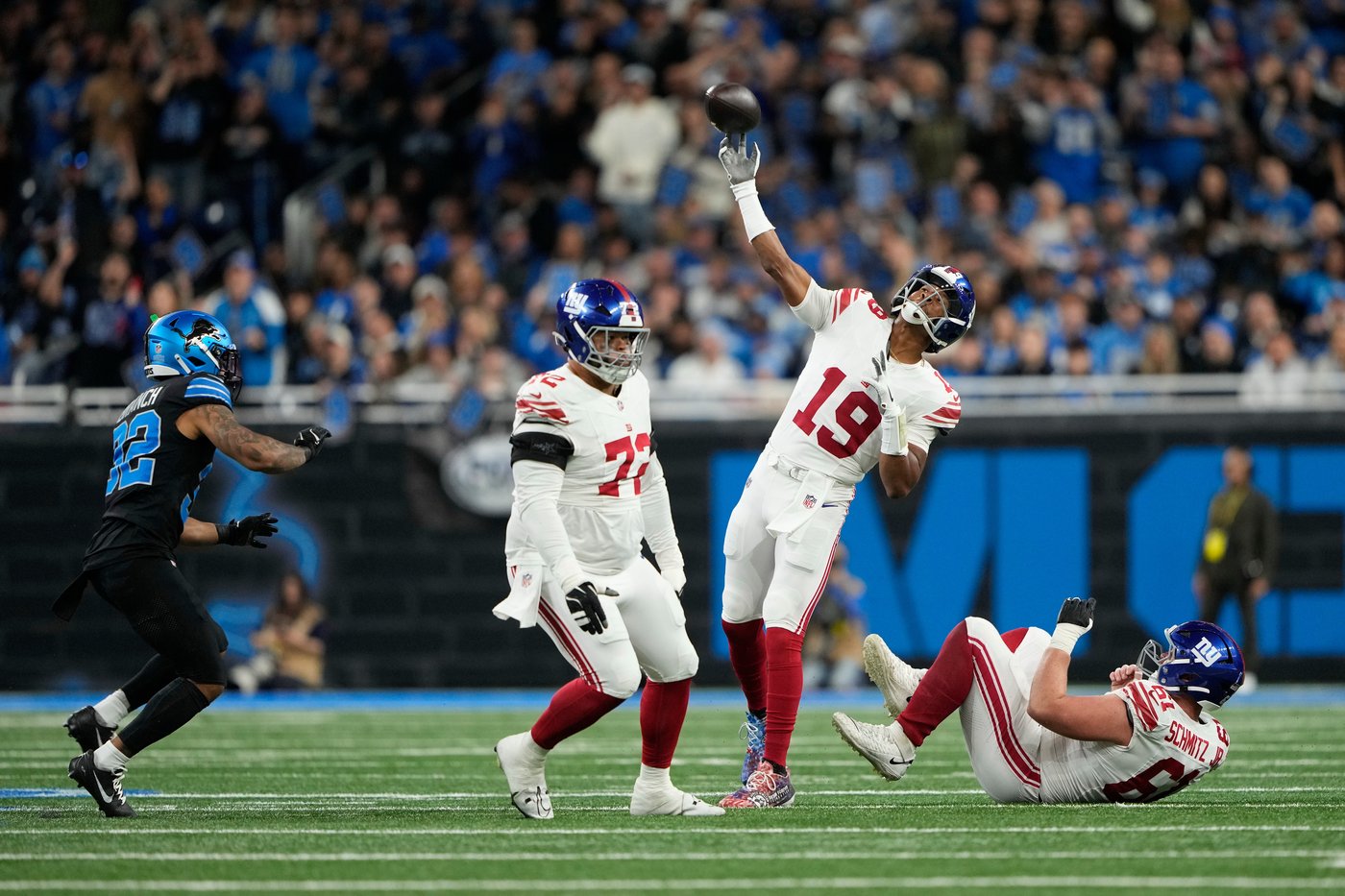 Jahmyr Gibbs rescues Lions with long TD run in OT for 34-27 win over Giants | iNFOnews.ca Jahmyr Gibbs rescues Lions with long TD run in OT for 34-27 win over Giants | iNFOnews.ca