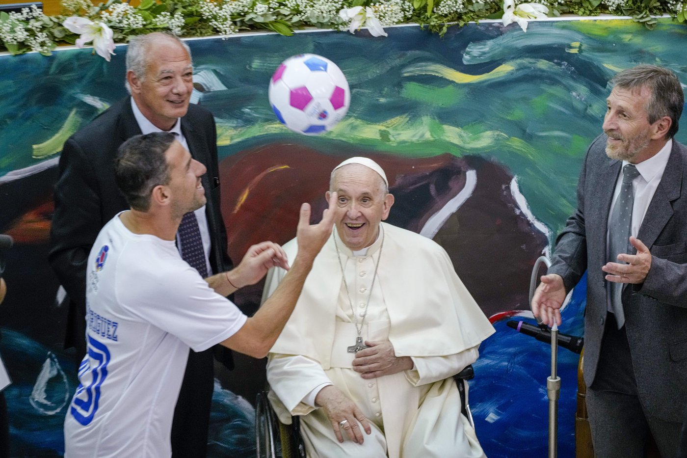 Sports world mourns soccer-loving Pope Francis with games in Italy and Argentina postponed | iNFOnews.ca