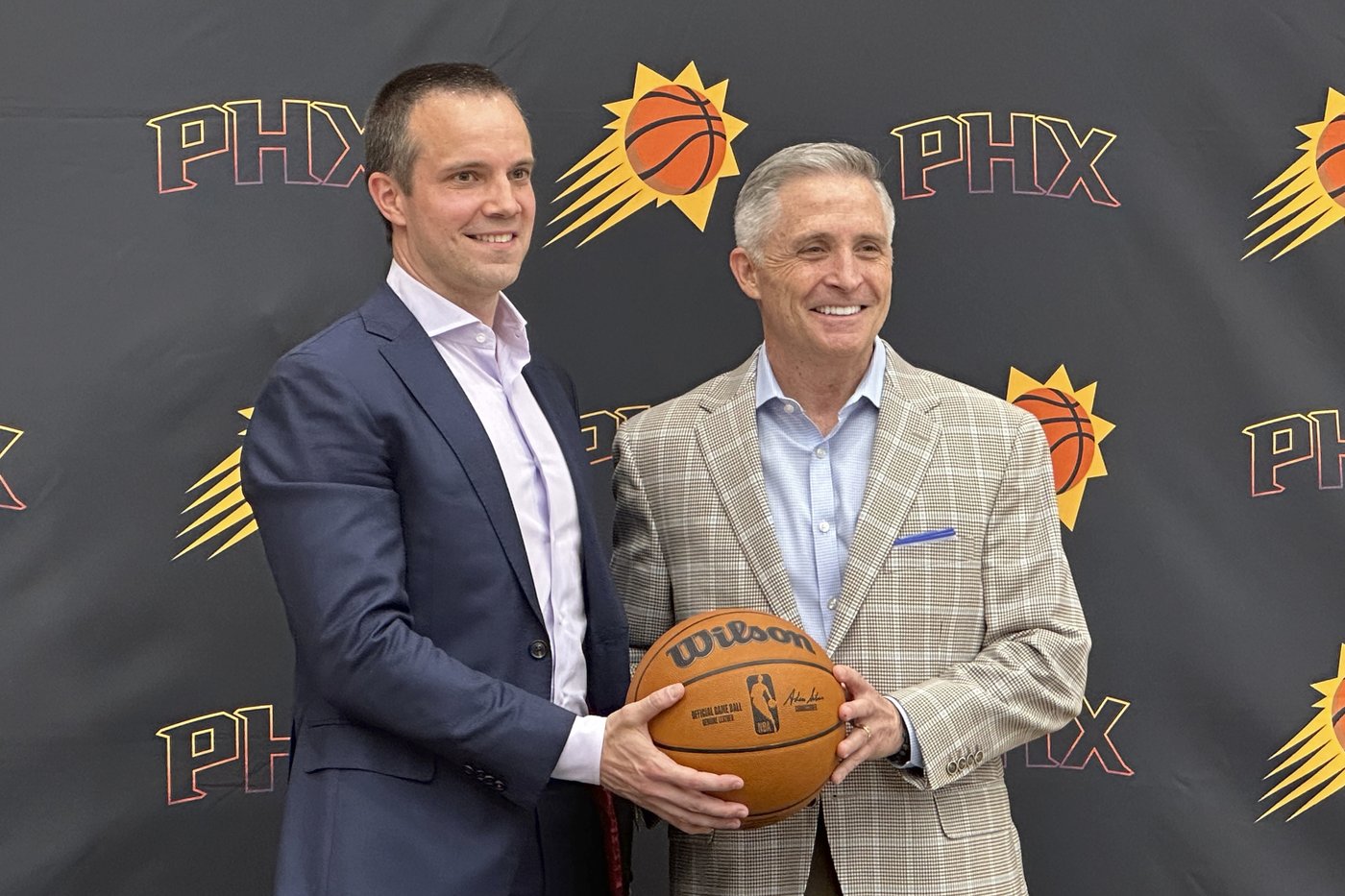 Jordan Ott won't have an easy job rebuilding the Suns. The first-time NBA head coach says he's ready | iNFOnews.ca