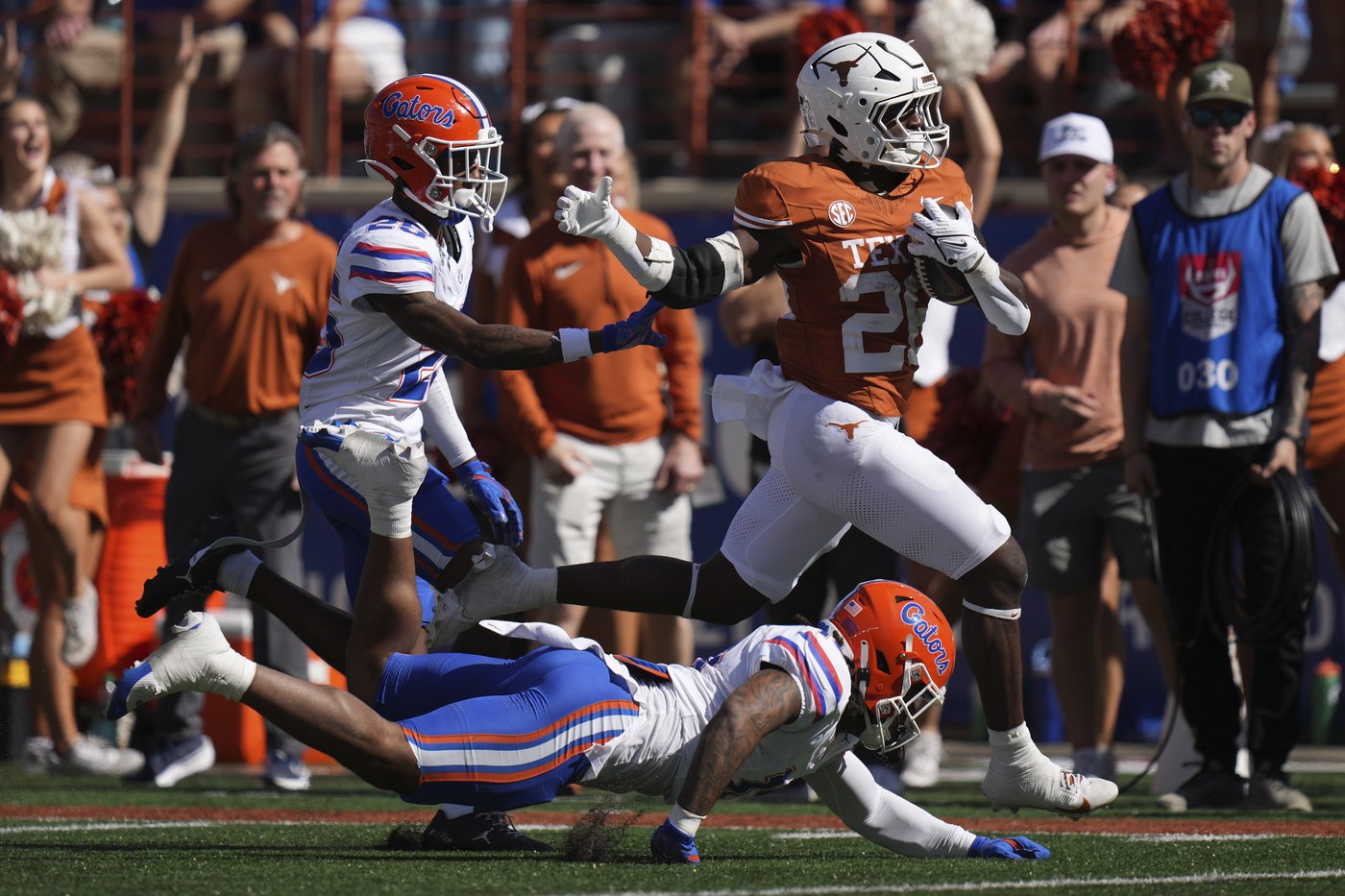 Ewers' 5 TD passes lead No. 5 Texas in 49-17 rout of struggling Florida | iNFOnews.ca