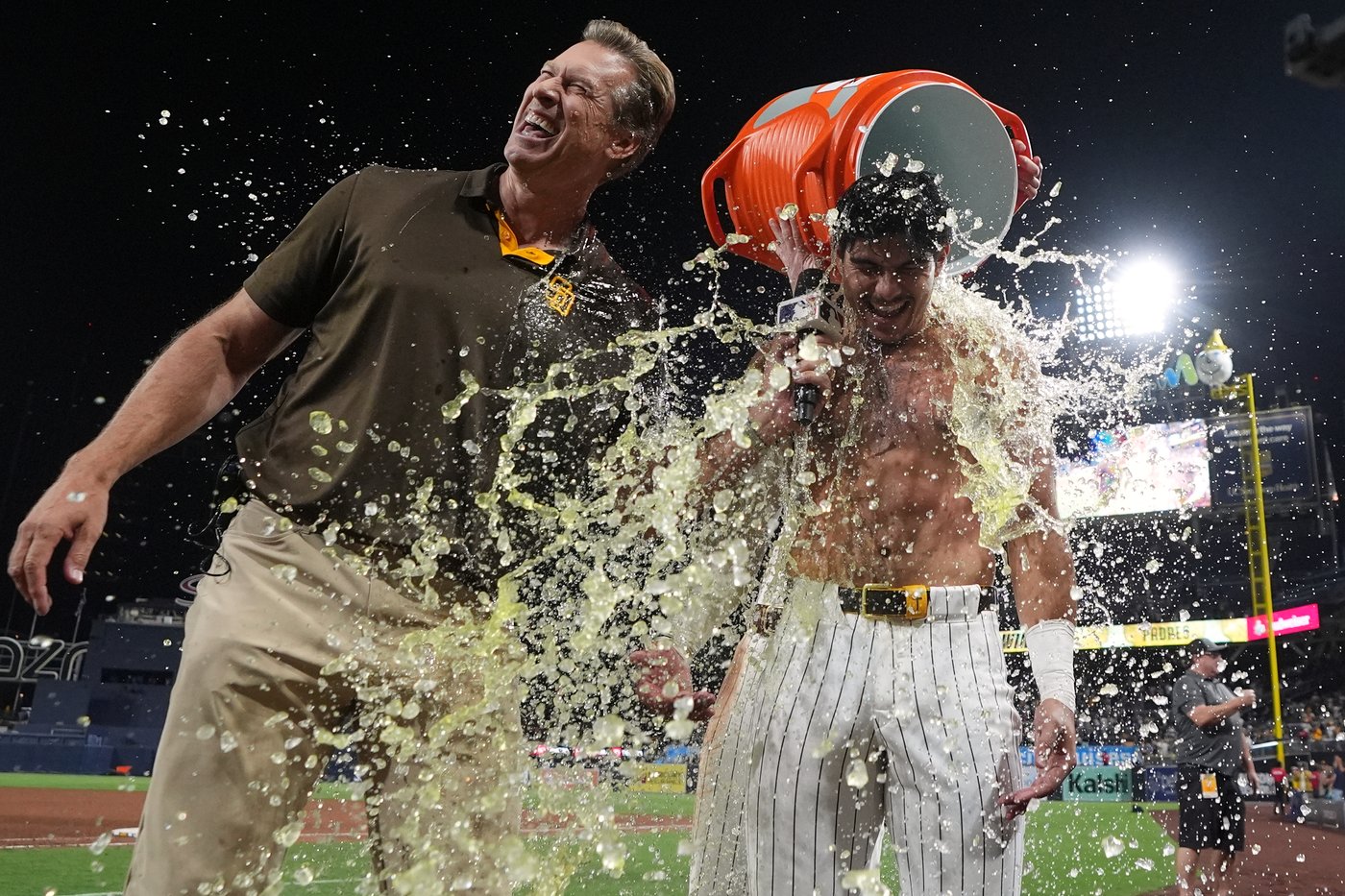 Padres' Ethan Salas becomes MLB's youngest postseason catcher in Game 2 vs. Cubs | iNFOnews.ca