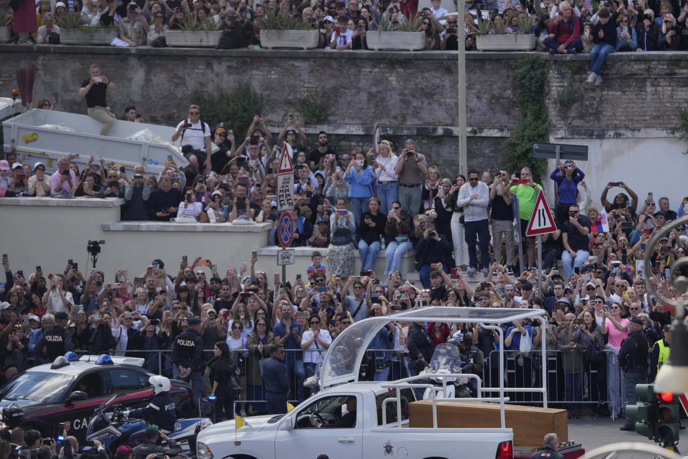 PHOTO COLLECTION: Vatican Pope Funeral Procession | iNFOnews.ca