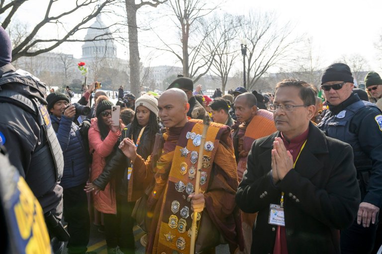 Buddhist monks walk to the US Capitol on the final day of their 15-week journey from Texas | iNFOnews.ca