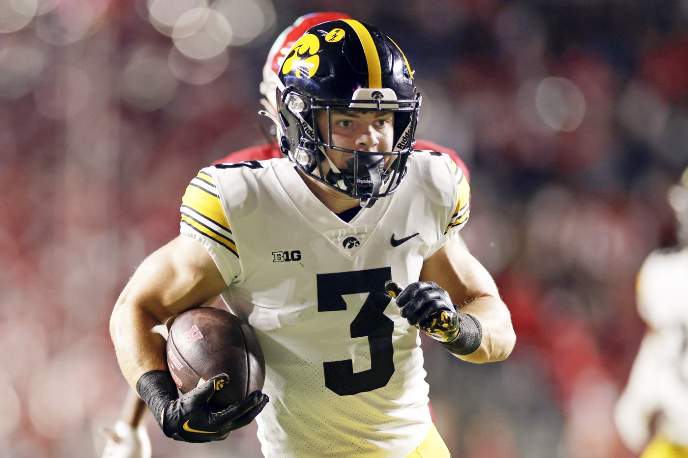 In Iowa's farm country, small towns rally around a native son in football's biggest game | iNFOnews.ca In Iowa's farm country, small towns rally around a native son in football's biggest game | iNFOnews.ca