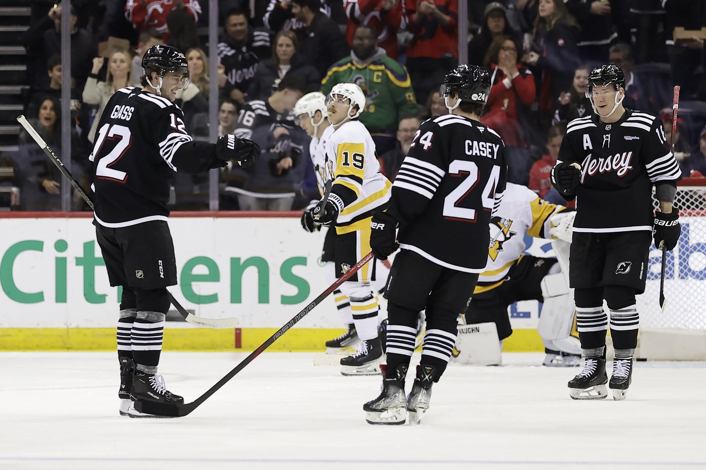 Crosby, Malkin help Penguins rally from 2 goals down to beat Devils 4-2 | iNFOnews.ca
