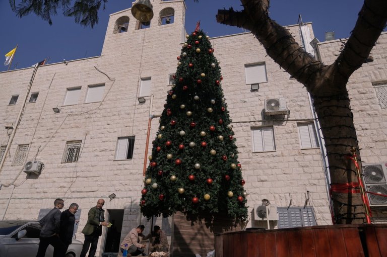 3 Palestinians arrested on suspicion of torching a Christmas tree at a Catholic church in West Bank | iNFOnews.ca