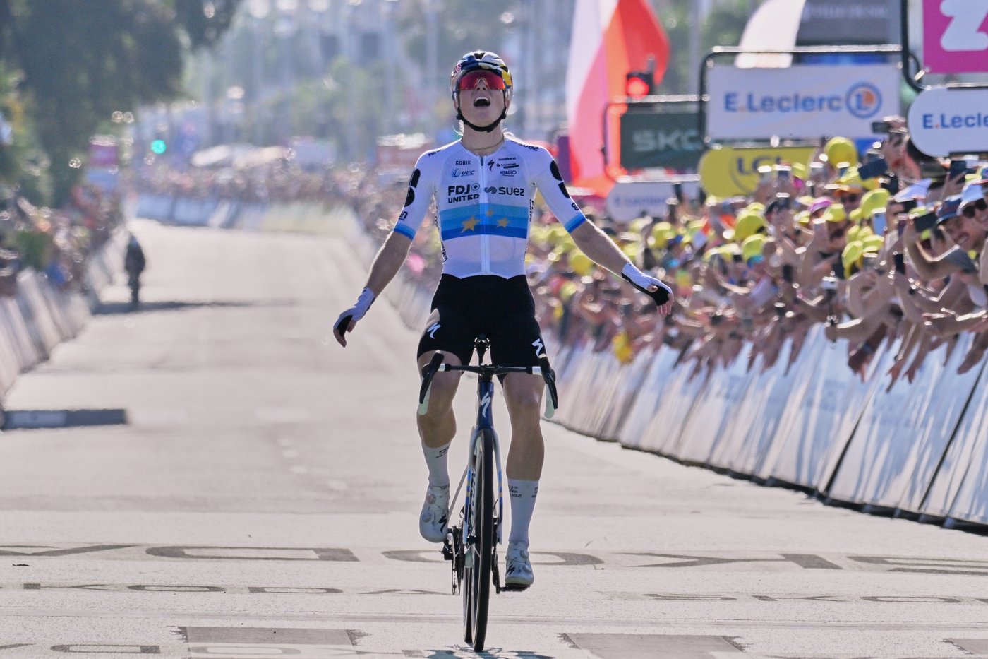 Vollering wins Stage 8 to take lead at Women's Tour de France from Niewiadoma-Phinney | iNFOnews.ca