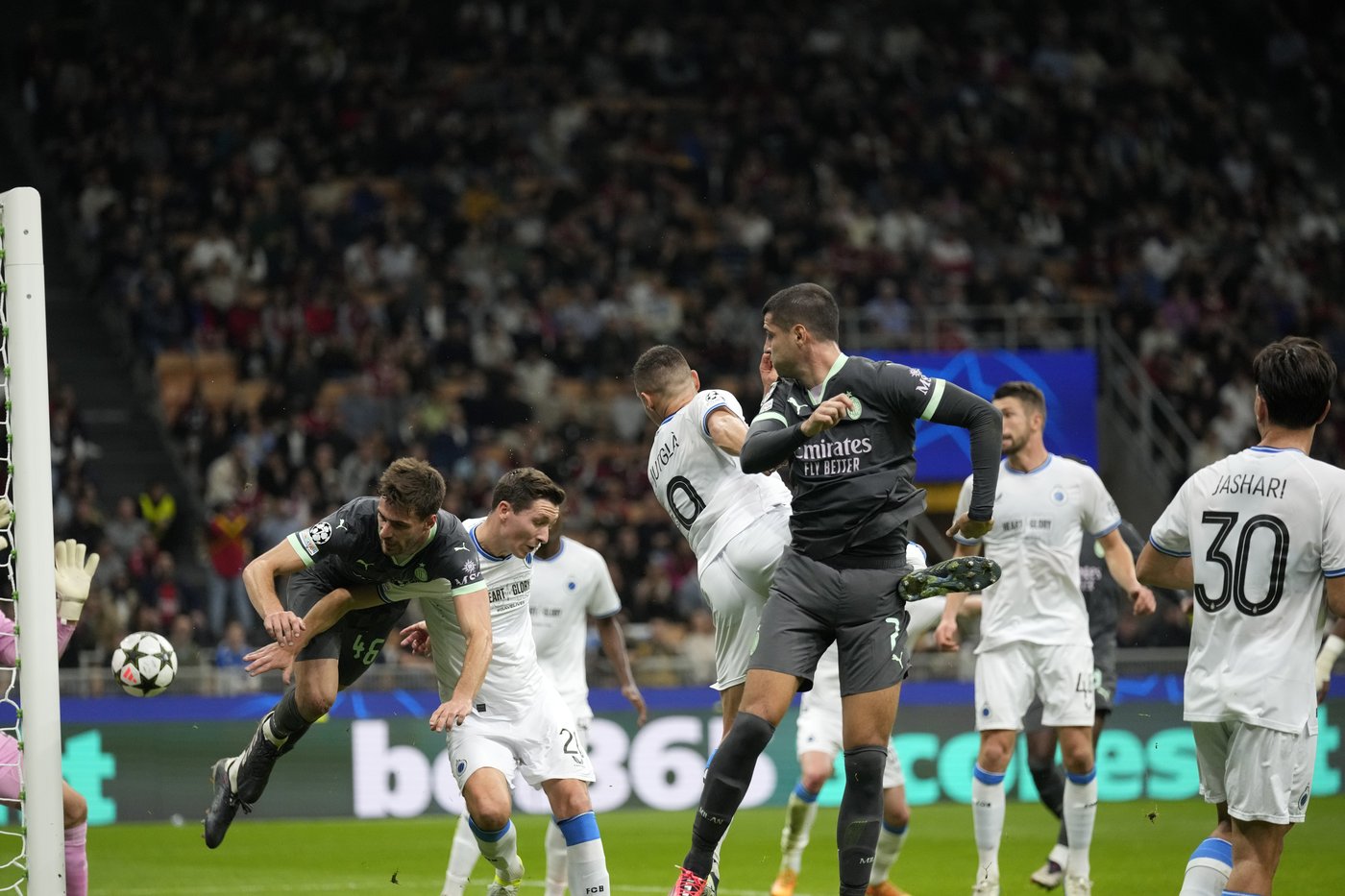 Pulisic scores direct from corner kick for AC Milan. Then admits it was an accident | iNFOnews.ca Pulisic scores direct from corner kick for AC Milan. Then admits it was an accident | iNFOnews.ca