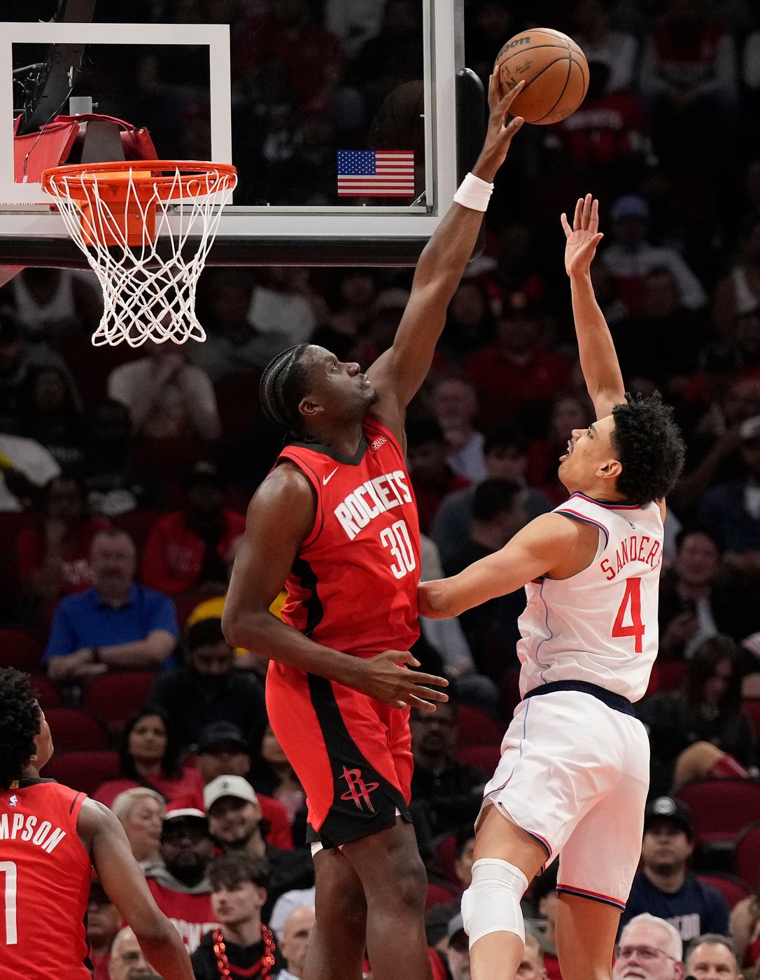 Durant's 26 points lead Rockets over Clippers 102-95 | iNFOnews.ca