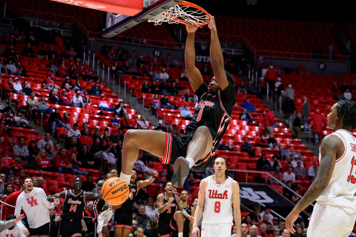 Sharp makes 8 3s and sets school career record as No. 3 Houston drubs Utah 66-52 | iNFOnews.ca