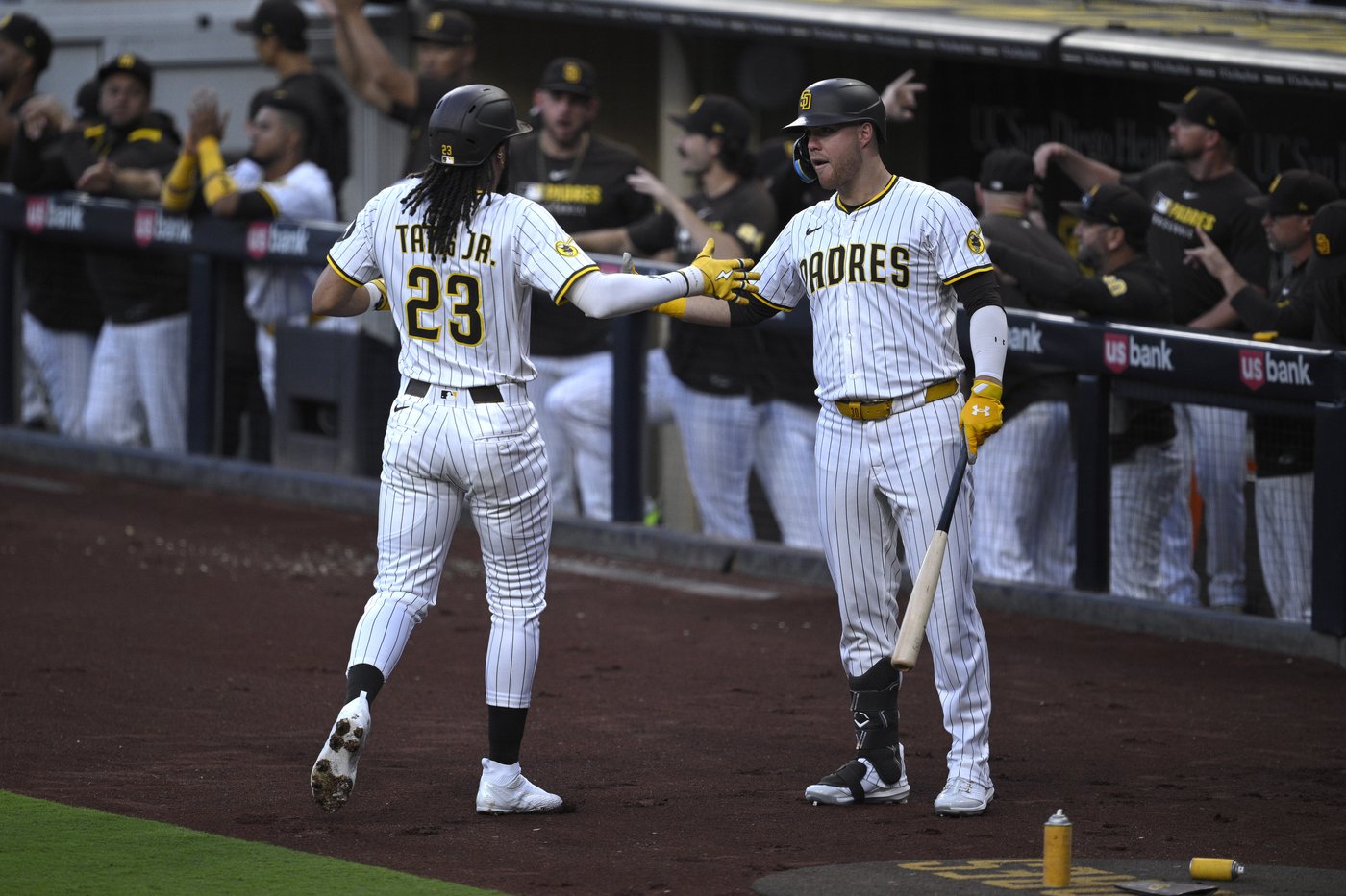 Tatis makes spectacular leaping catch to rob Devers of a home run | iNFOnews.ca Tatis makes spectacular leaping catch to rob Devers of a home run | iNFOnews.ca