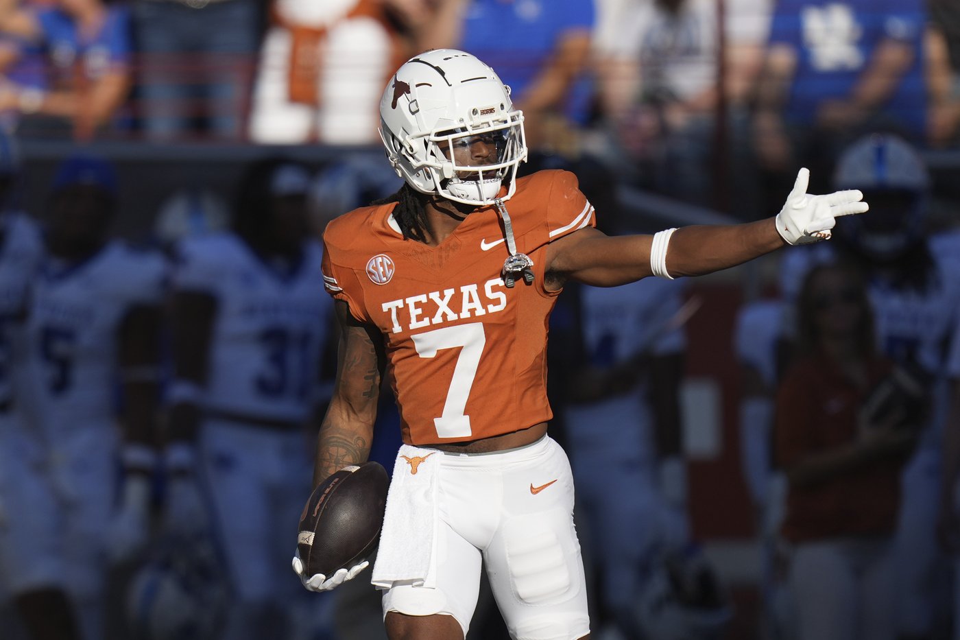 College football Week 14: Longhorns-Aggies among the high-stakes rivalry games to end regular season | iNFOnews.ca