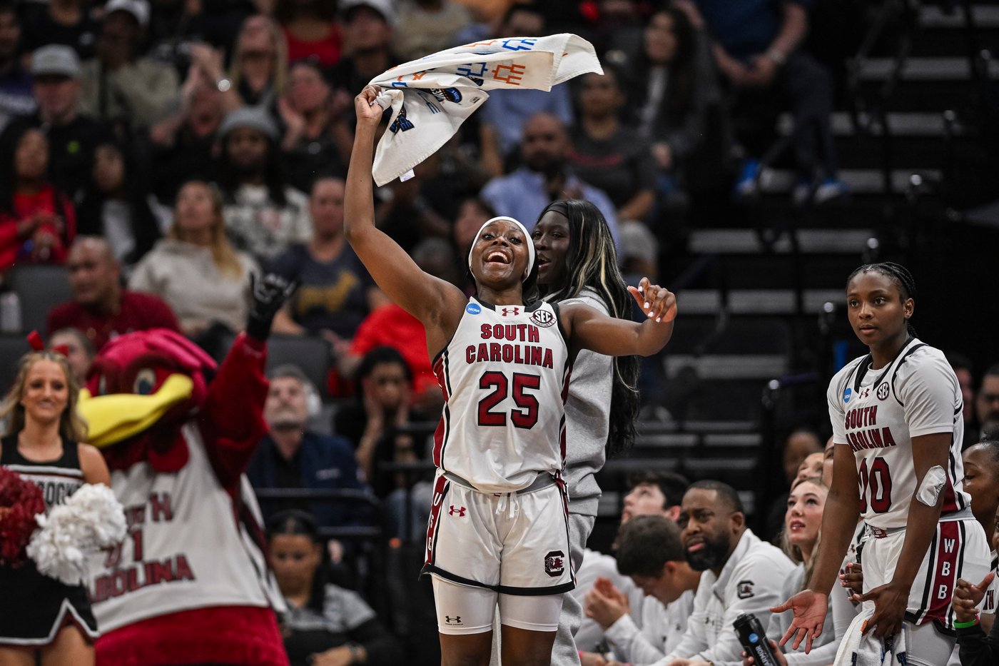 Raven Johnson named Sacramento 4 Regional MOP as South Carolina reaches Final Four | iNFOnews.ca