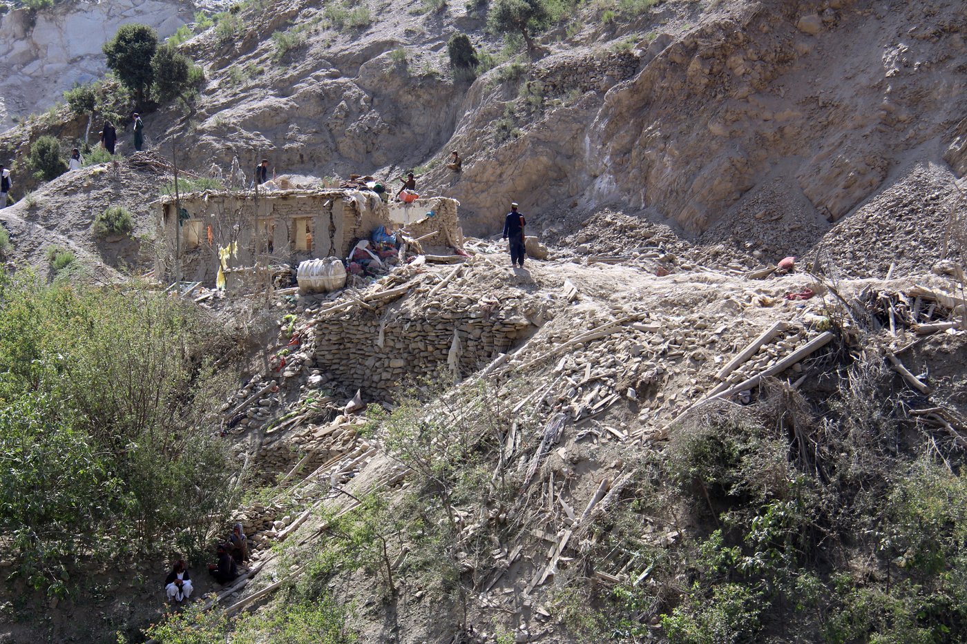 Deadly Pakistani airstrikes in Afghanistan end a month of calm | iNFOnews.ca Deadly Pakistani airstrikes in Afghanistan end a month of calm | iNFOnews.ca