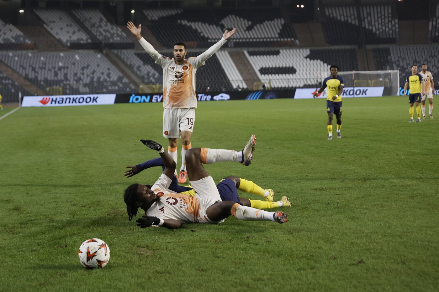 Man United ends winless run in Europe and Osimhen scores 2 as Galatasaray beats Tottenham | iNFOnews.ca