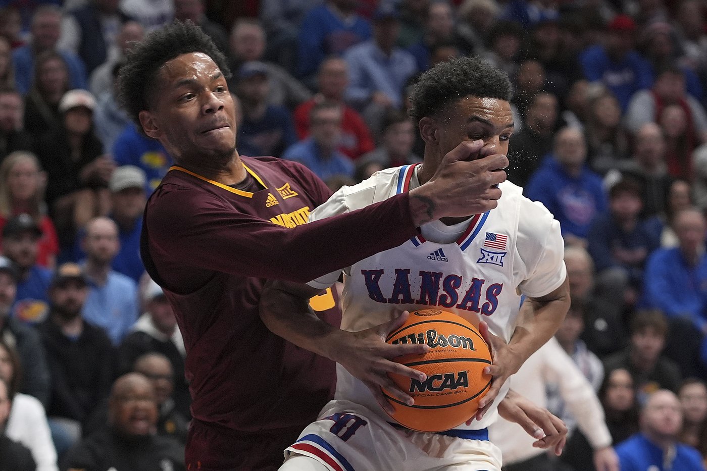No. 11 Kansas shuts down Arizona State in 2nd half to win 74-55 | iNFOnews.ca No. 11 Kansas shuts down Arizona State in 2nd half to win 74-55 | iNFOnews.ca