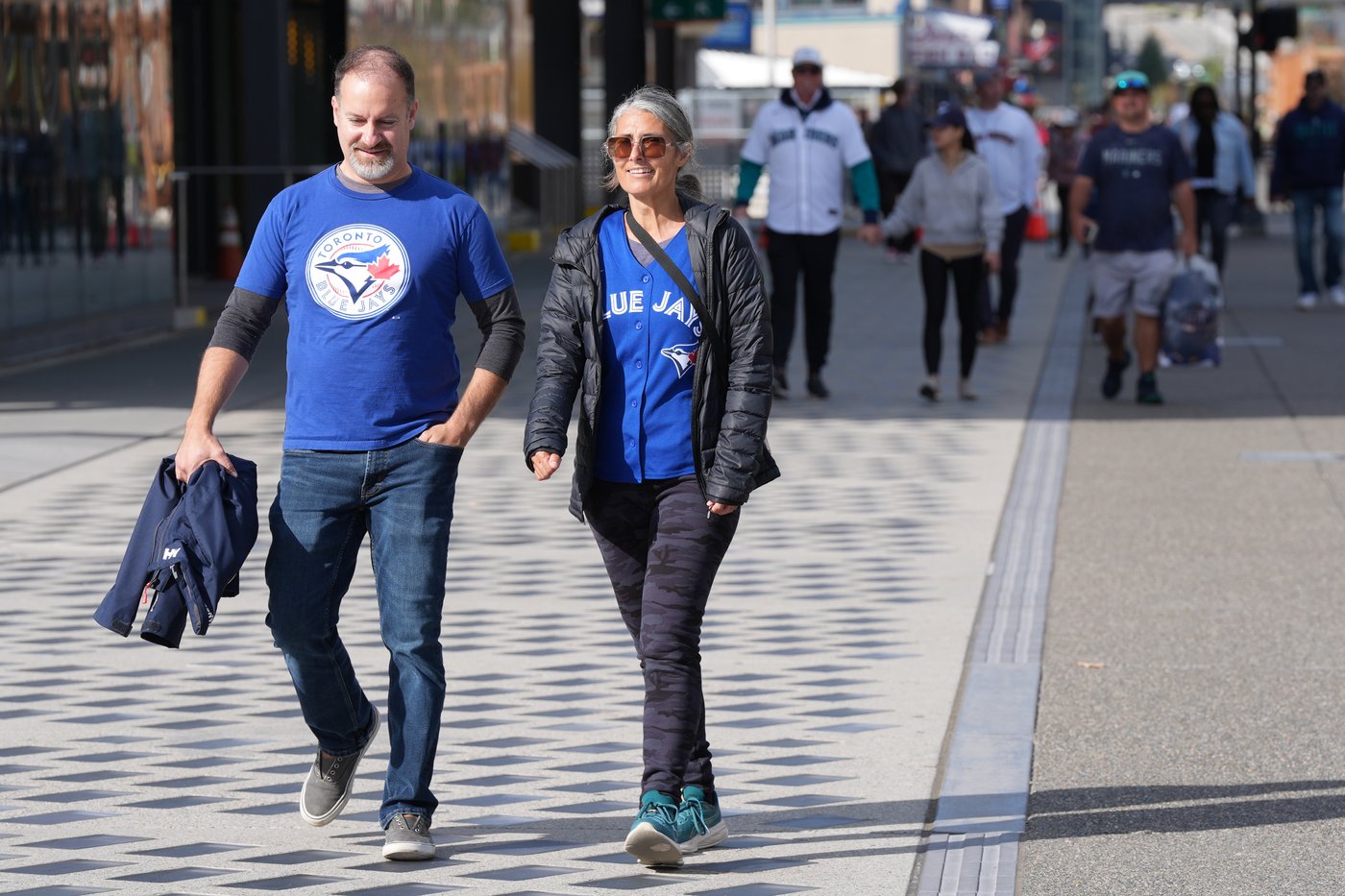 Blue Jays fans arrive in Seattle for ALCS Game 3 against the Mariners | iNFOnews.ca Blue Jays fans arrive in Seattle for ALCS Game 3 against the Mariners | iNFOnews.ca