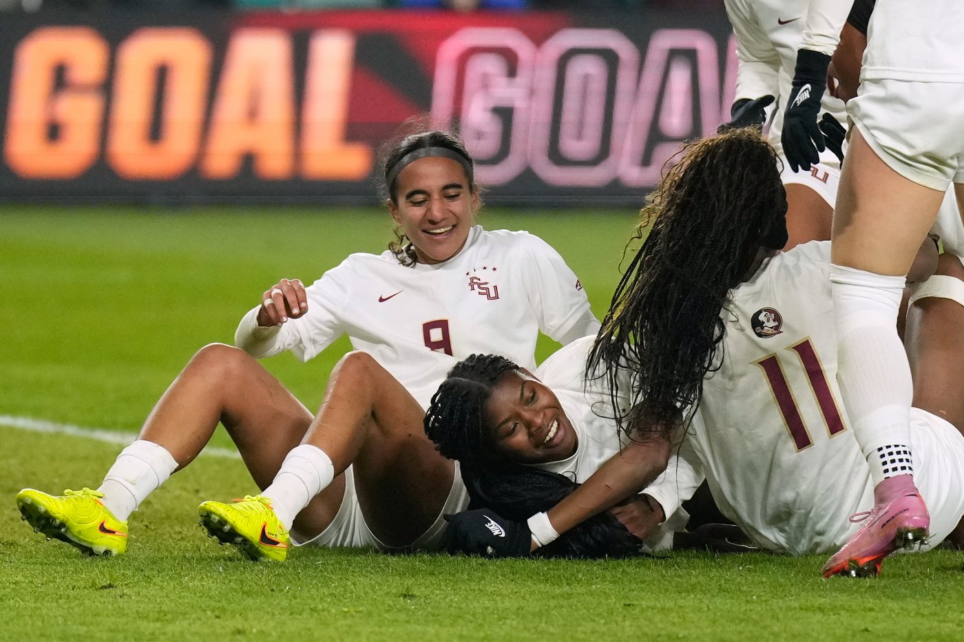 Florida State edges top-seeded Stanford 1-0 to win the Women's College Cup | iNFOnews.ca