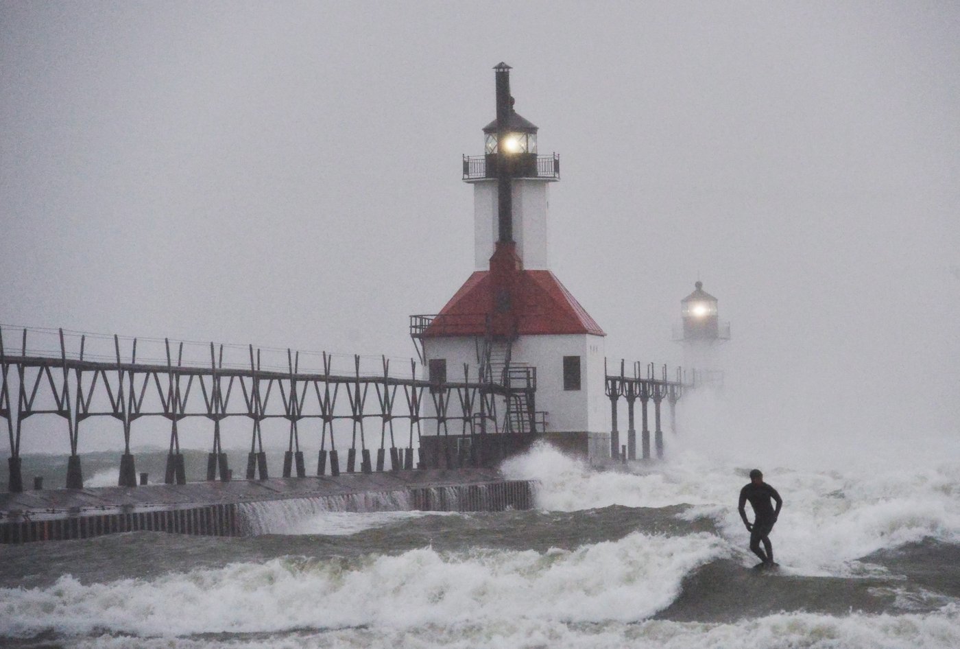 Lake effect snow piles up in Great Lakes region, impacting Thanksgiving travel | iNFOnews.ca