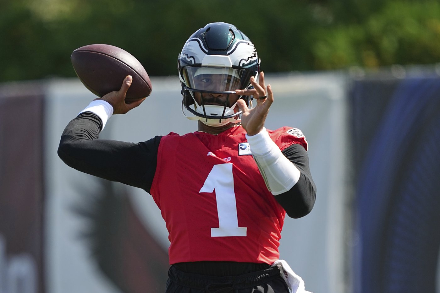 Be like Mike? Jalen Hurts gets championship tip from Michael Jordan on how to win another Super Bowl | iNFOnews.ca