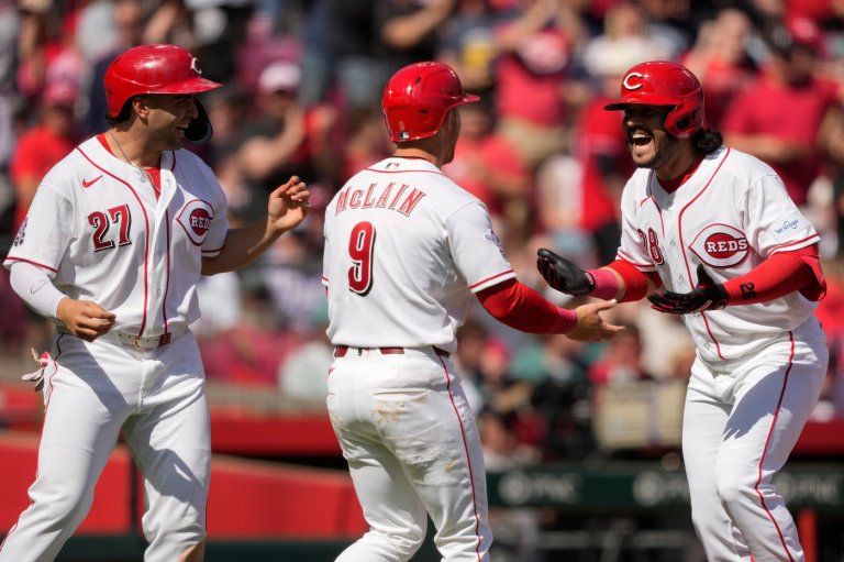 Eugenio Suarez hits a 3-run homer and Reds beat Red Sox 3-2 to win season-opening series | iNFOnews.ca