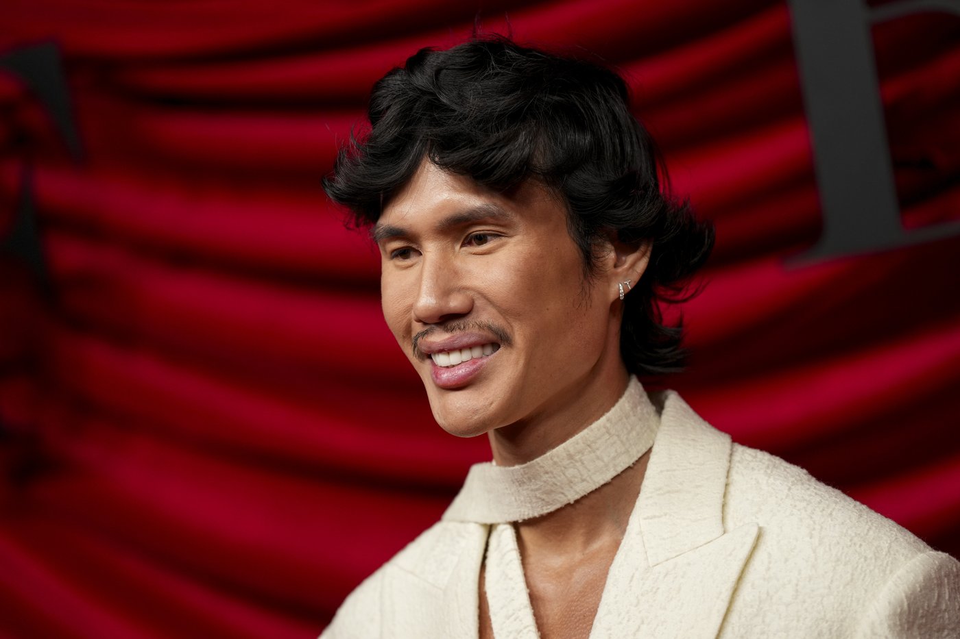 Hermès brings unexpected autumnal hues to spring Paris spring collection with a geometric edge | iNFOnews.ca