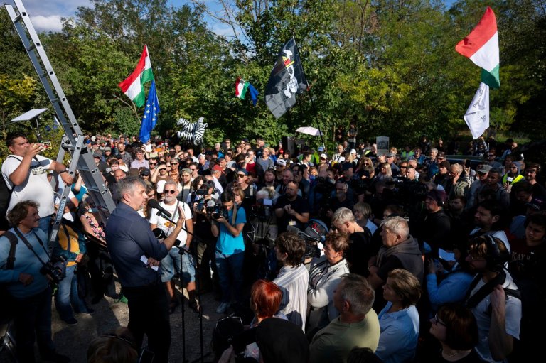 Protesters rally at an opulent Hungarian estate linked to Prime Minister Viktor Orbán | iNFOnews.ca