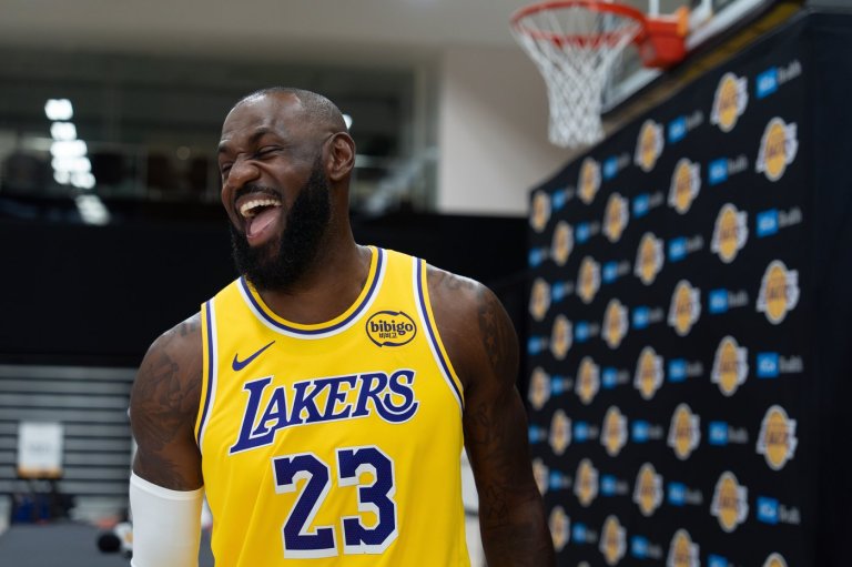 LeBron misses Lakers' first practice of training camp due to minor injury, focus on long-term health | iNFOnews.ca