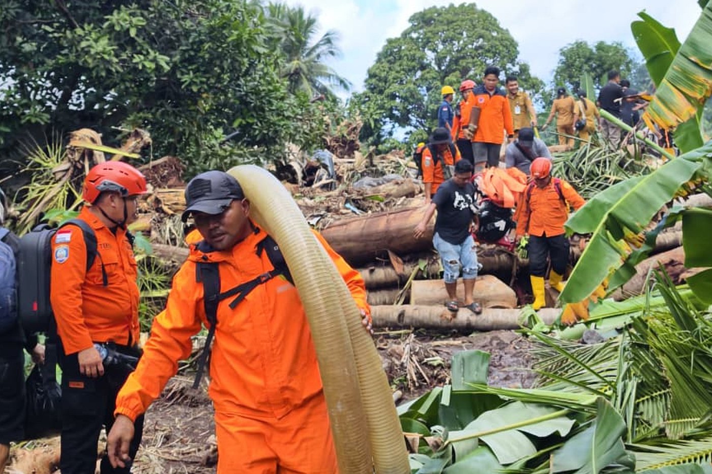 Flash floods in Indonesia kill at least 16 people and sweep away homes | iNFOnews.ca