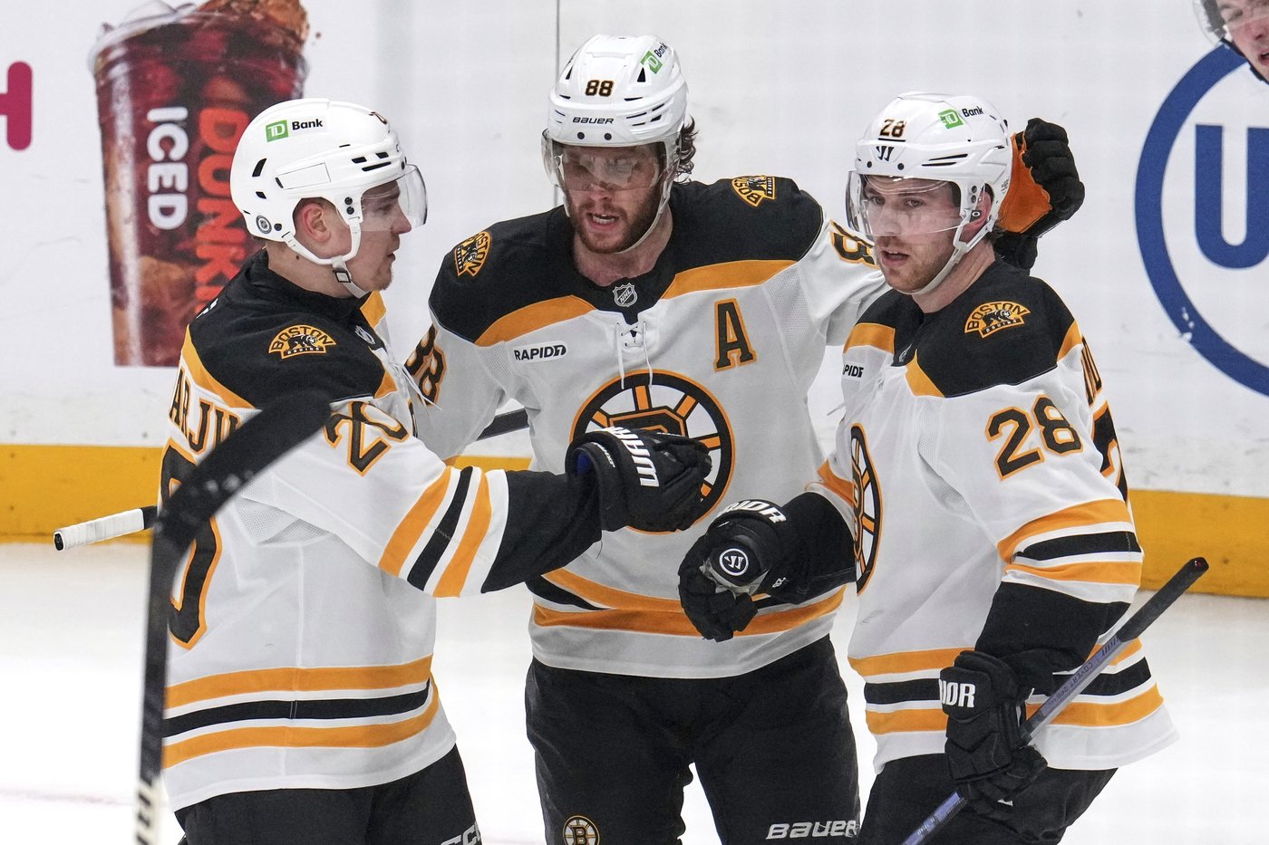 Lindholm and Korpisalo lead Bruins to 4-1 victory over Penguins | iNFOnews.ca Lindholm and Korpisalo lead Bruins to 4-1 victory over Penguins | iNFOnews.ca