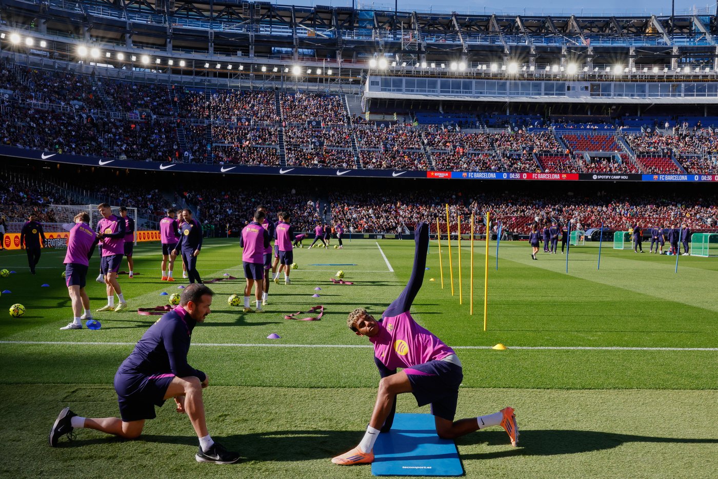 Barcelona trains at Camp Nou for first time in over 2 years as stadium remodeling continues | iNFOnews.ca