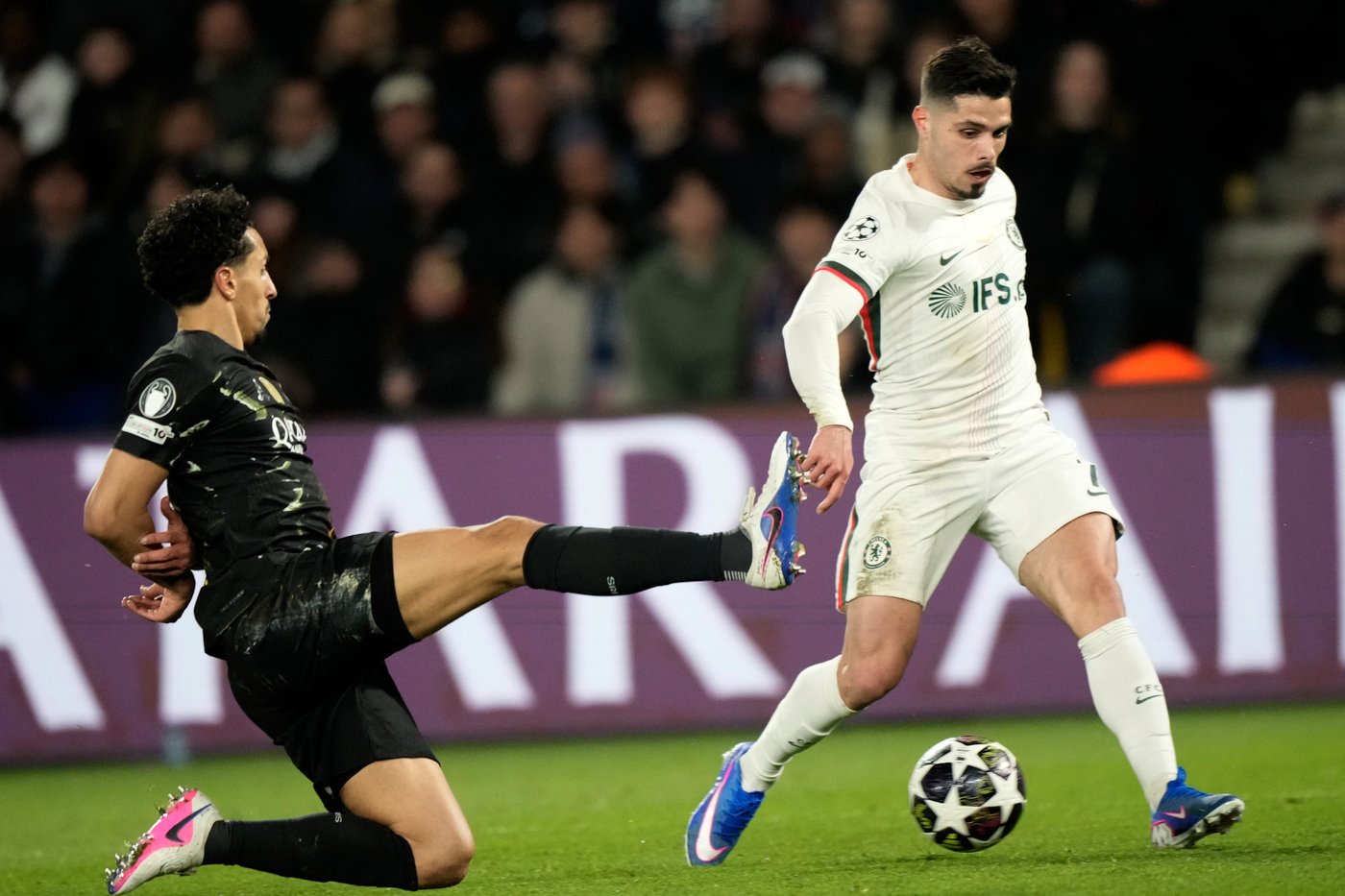 Chelsea's Pedro Neto apologizes for shoving ball boy during Champions League loss at PSG | iNFOnews.ca