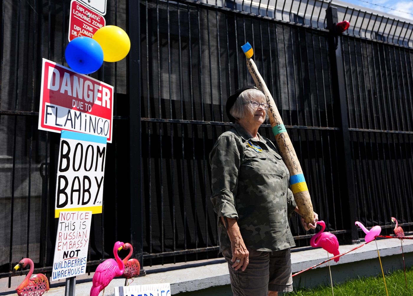 Russian embassy protesters keep daily picket, 4.5 years into Ukraine invasion | iNFOnews.ca Russian embassy protesters keep daily picket, 4.5 years into Ukraine invasion | iNFOnews.ca