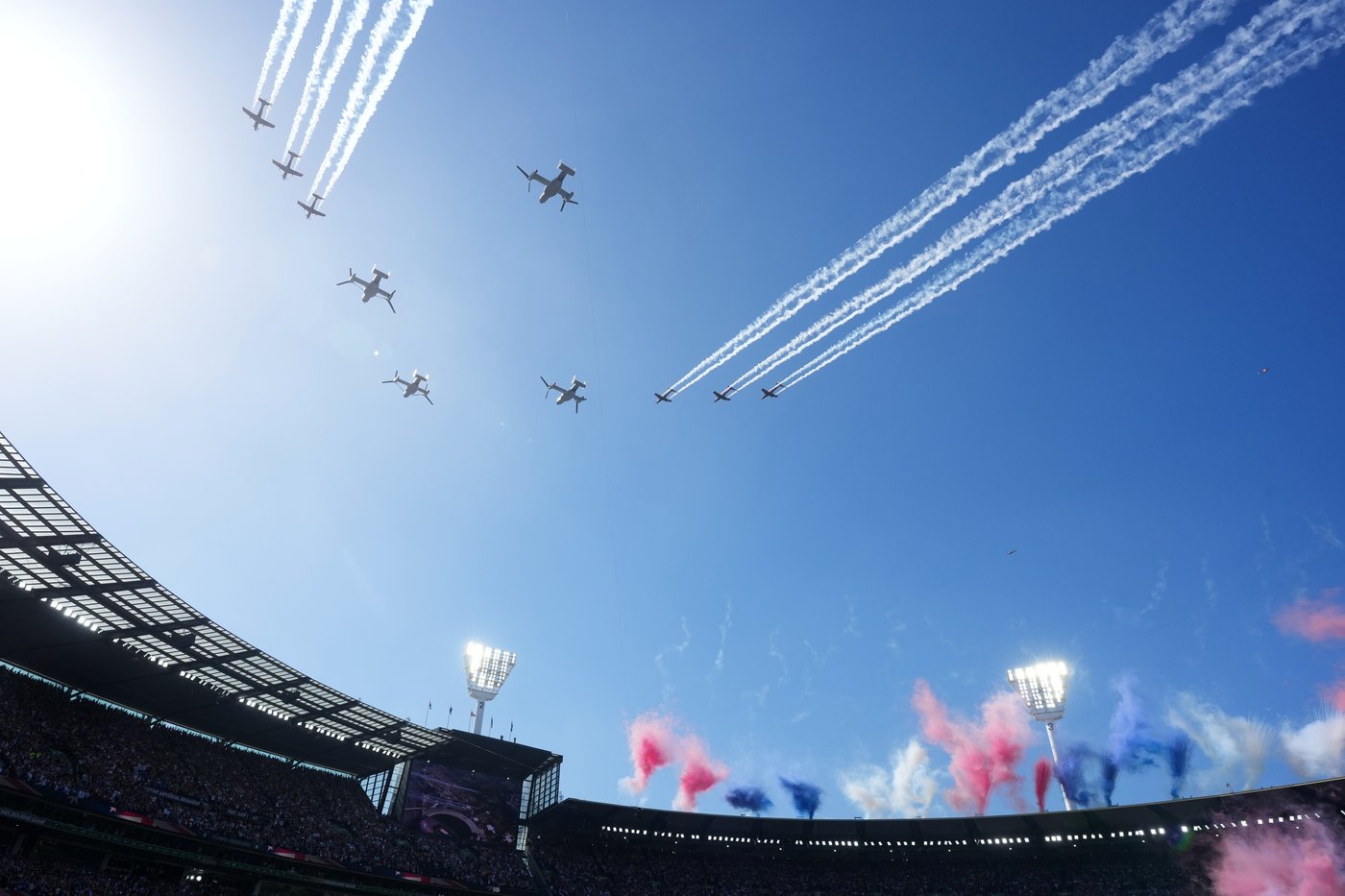 Fans pack Melbourne for the Rams-49ers season opener, the first regular-season NFL game in Australia | iNFOnews.ca