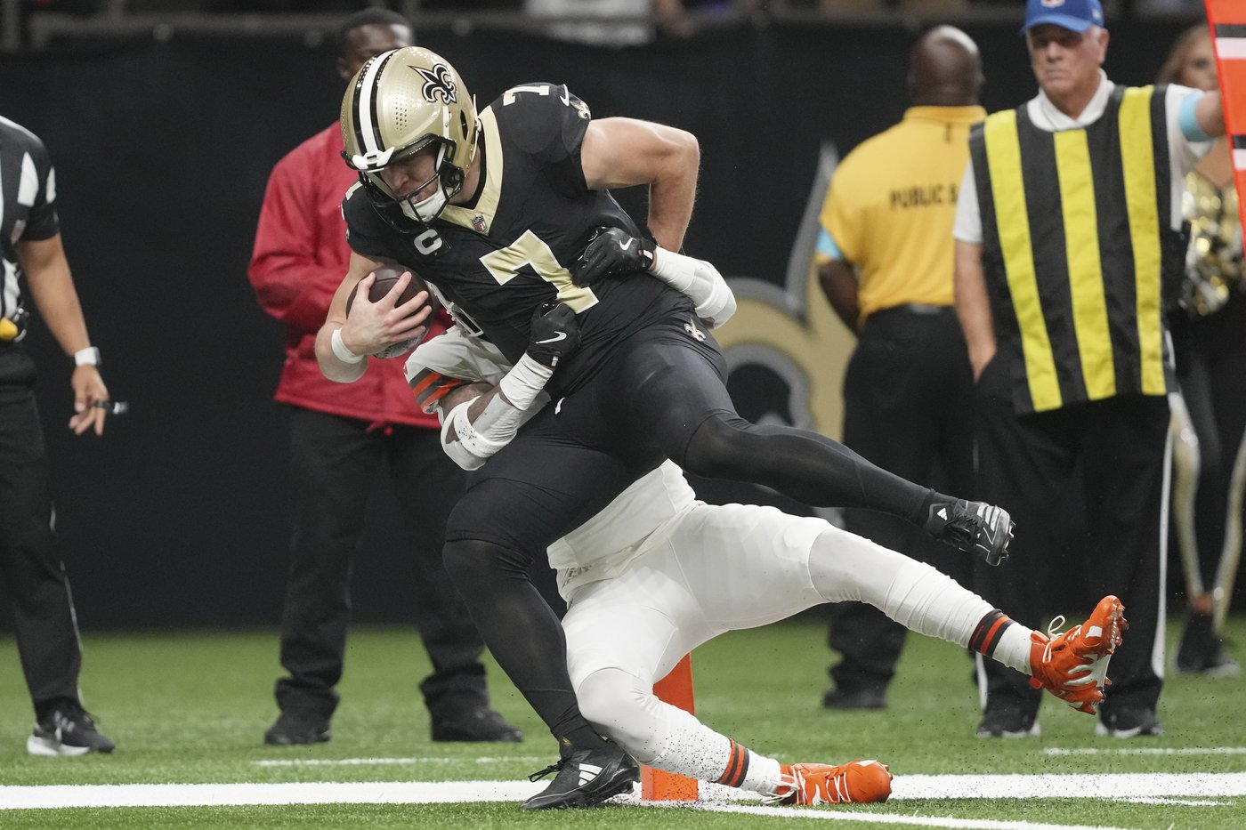 Taysom Hill runs for 3 TDs as the Saints top Jameis Winston and the struggling Browns 35-14 | iNFOnews.ca