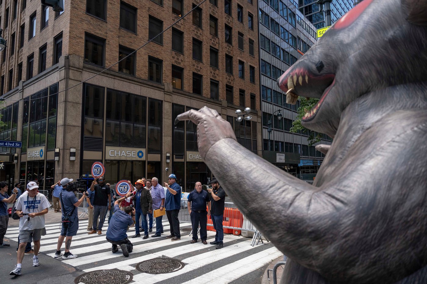 Life returns to streets around damaged NYC high-rise. Here is what comes next | iNhome Life returns to streets around damaged NYC high-rise. Here is what comes next | iNhome