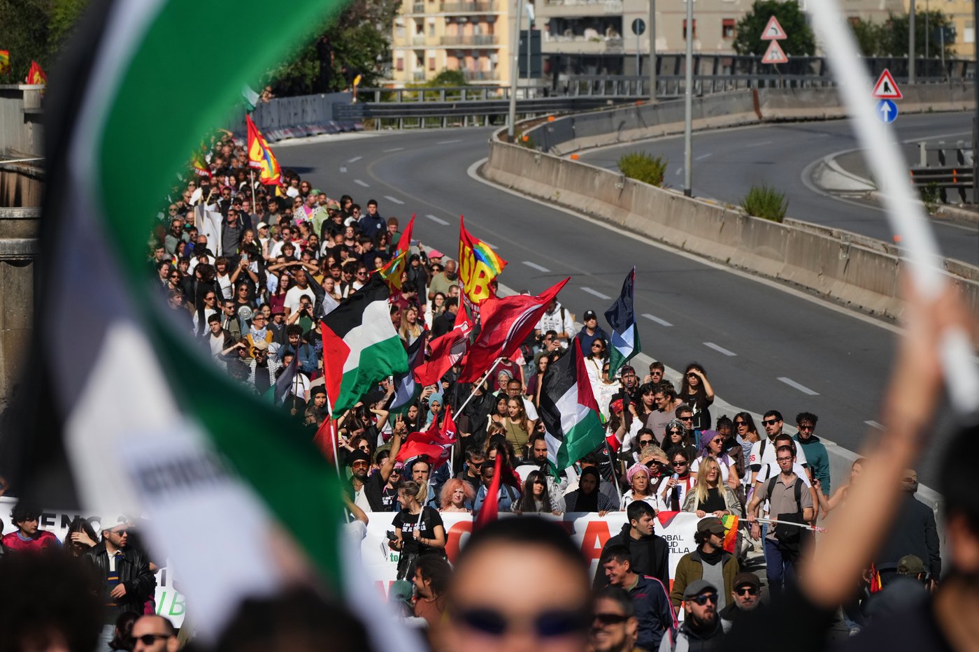 Photos show widespread protests after Israeli forces intercept Gaza-bound flotilla | iNFOnews.ca