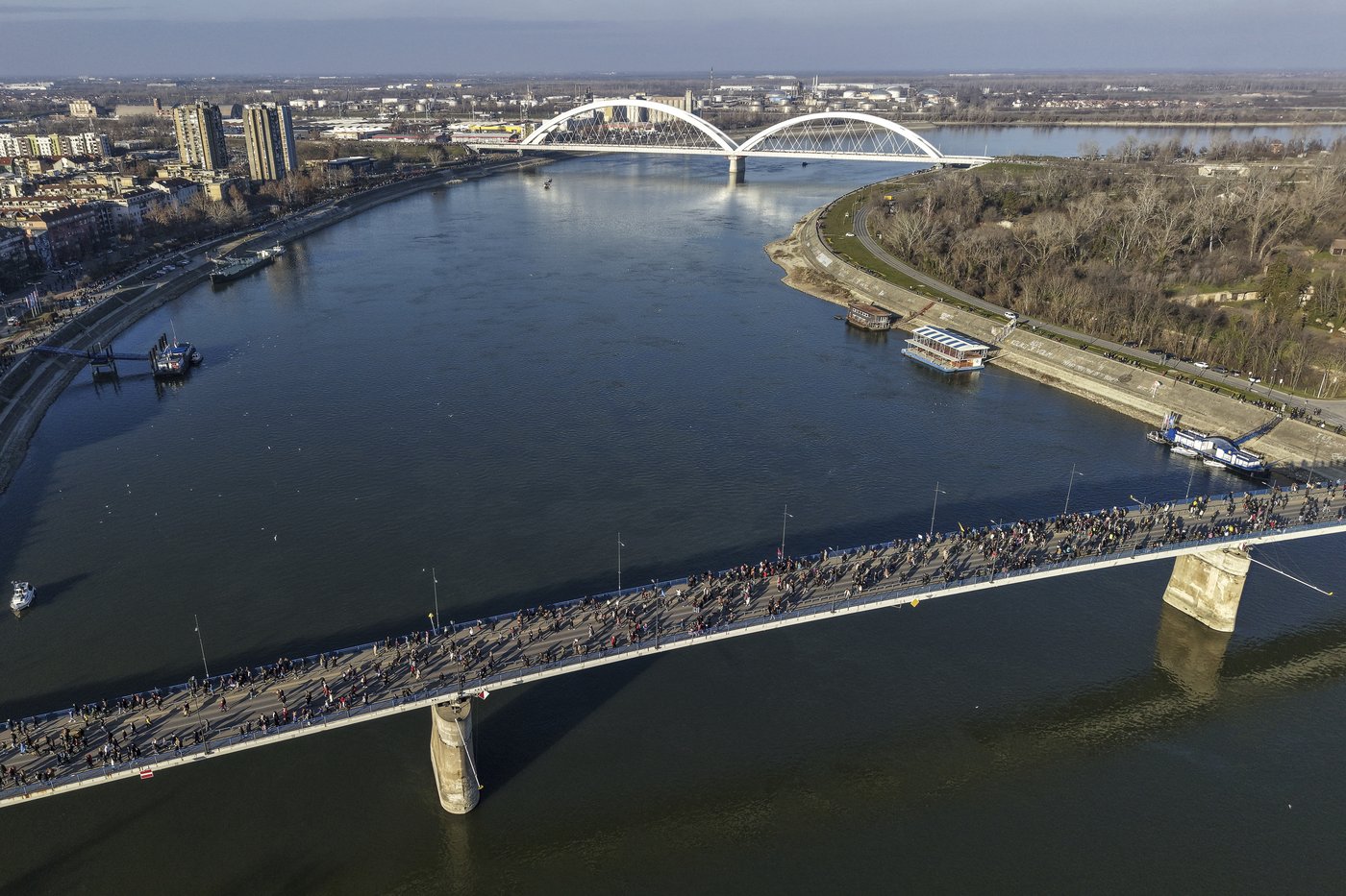 Serbia's students lead Danube bridge blockades as protest draws tens of thousands calling for change | iNFOnews.ca