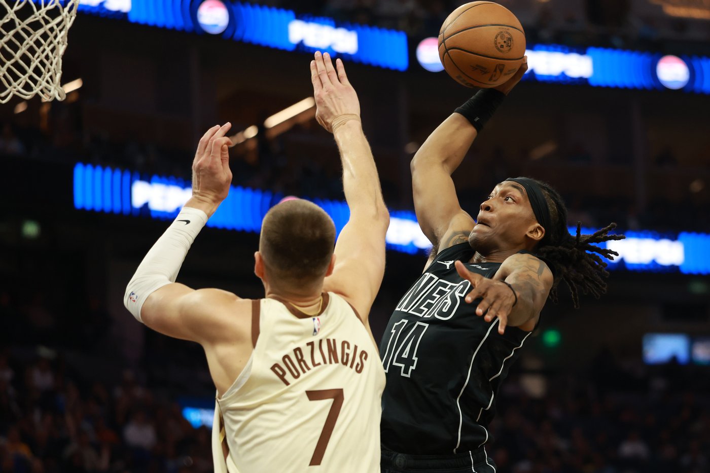 Warriors hand the Nets their ninth straight loss with a 109-106 victory | iNFOnews.ca