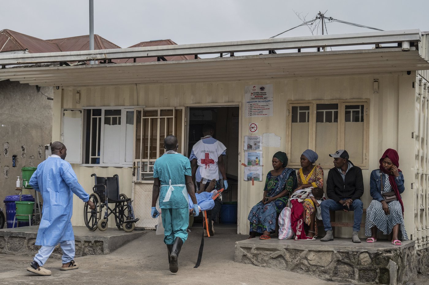 Panic spreads in eastern Congo's largest city as rebels battling the army close in around Goma | iNFOnews.ca