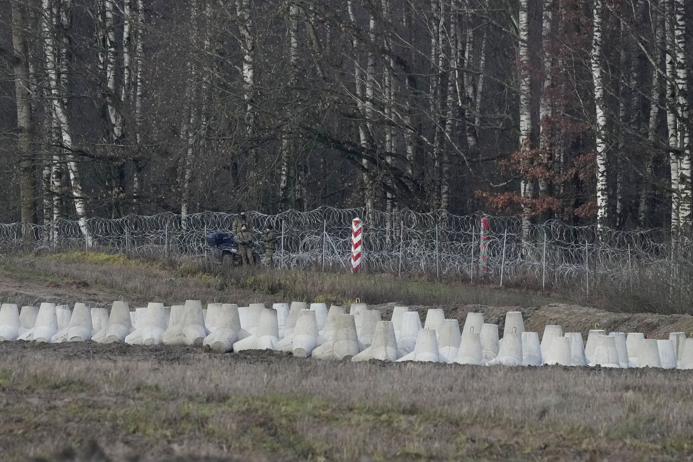 Poland's prime minister visits defensive fortifications on border with Russia | iNFOnews.ca