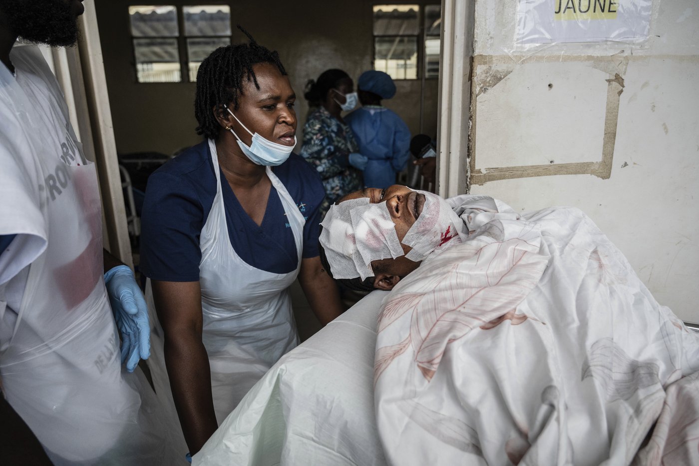 Panic spreads in eastern Congo's largest city as rebels battling the army close in around Goma | iNFOnews.ca