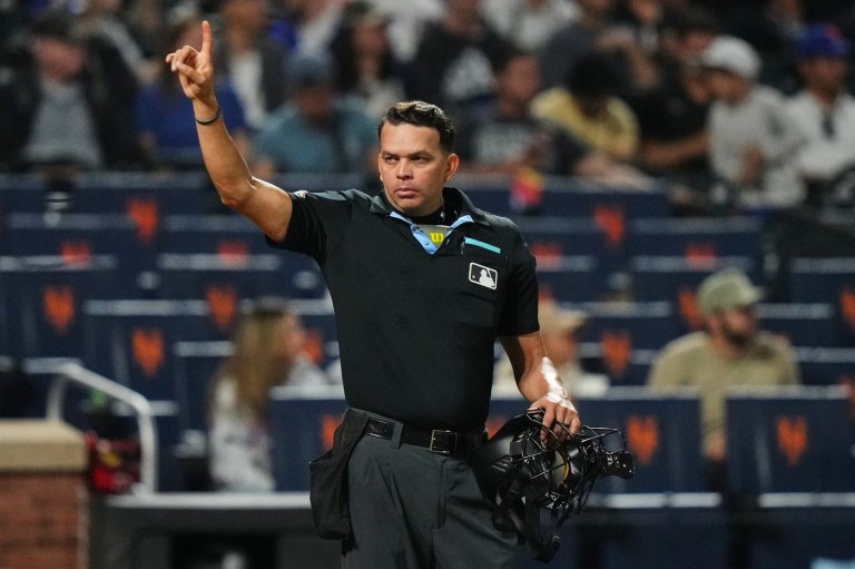 Only 2 umpires were on the field at the start of the Padres-Rangers game | iNFOnews.ca