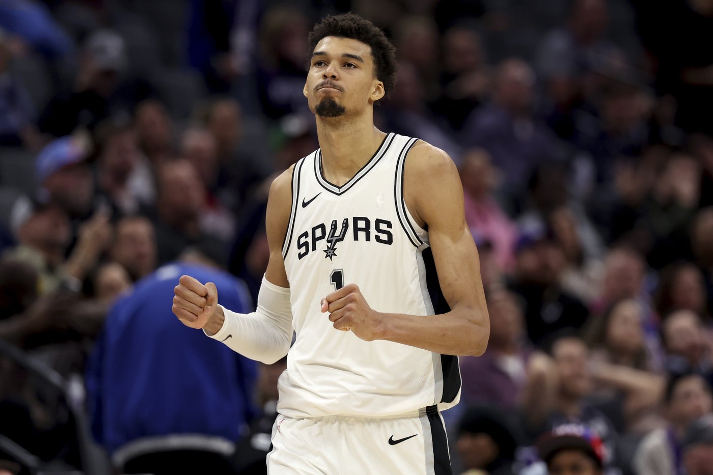 Spurs star Wembanyama out of lineup against Bulls with sore lower back | iNFOnews.ca Spurs star Wembanyama out of lineup against Bulls with sore lower back | iNFOnews.ca